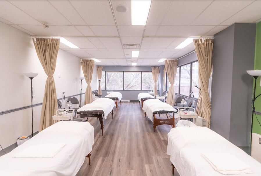 Image of the interior of our teaching clinic, featuring a clean, welcoming environment.
